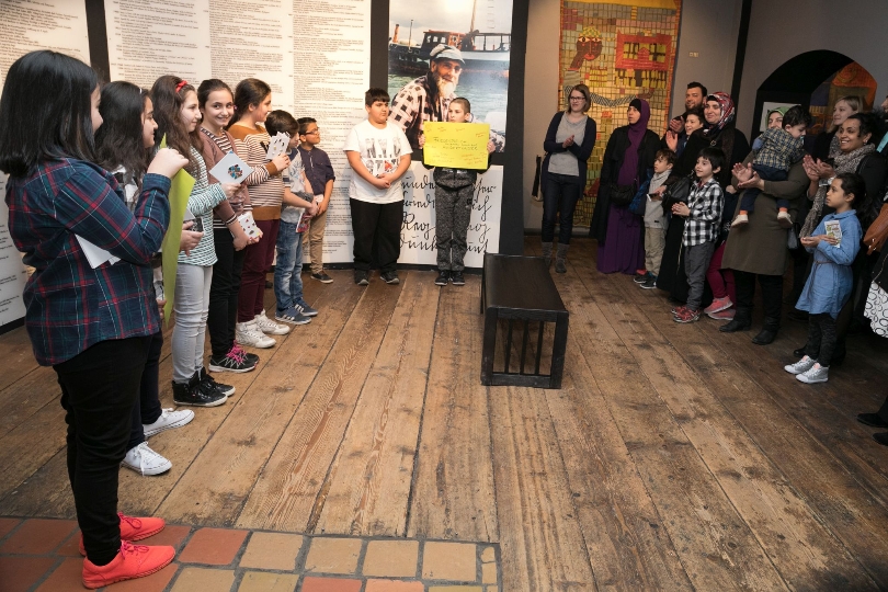 Das Kunst Haus Wien, ein Museum der Wien Holding, hat das Projekt "KinderKunstKenner" ins Leben gerufen, das Kinder in Workshops zu Kunstexperten ausbildet. 