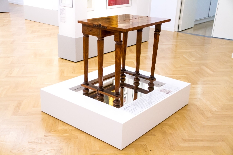 Bedeutende Schenkung von Nobelpreisträger Martin Karplus bereichert die Dauerausstellung des Jüdischen Museums Wien