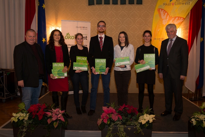 Gemeinderat Erich Valentin und Univ. Prof. Hubert Dürrstein von der Universität für Bodenkultur gratulierten den PreisträgerInnen