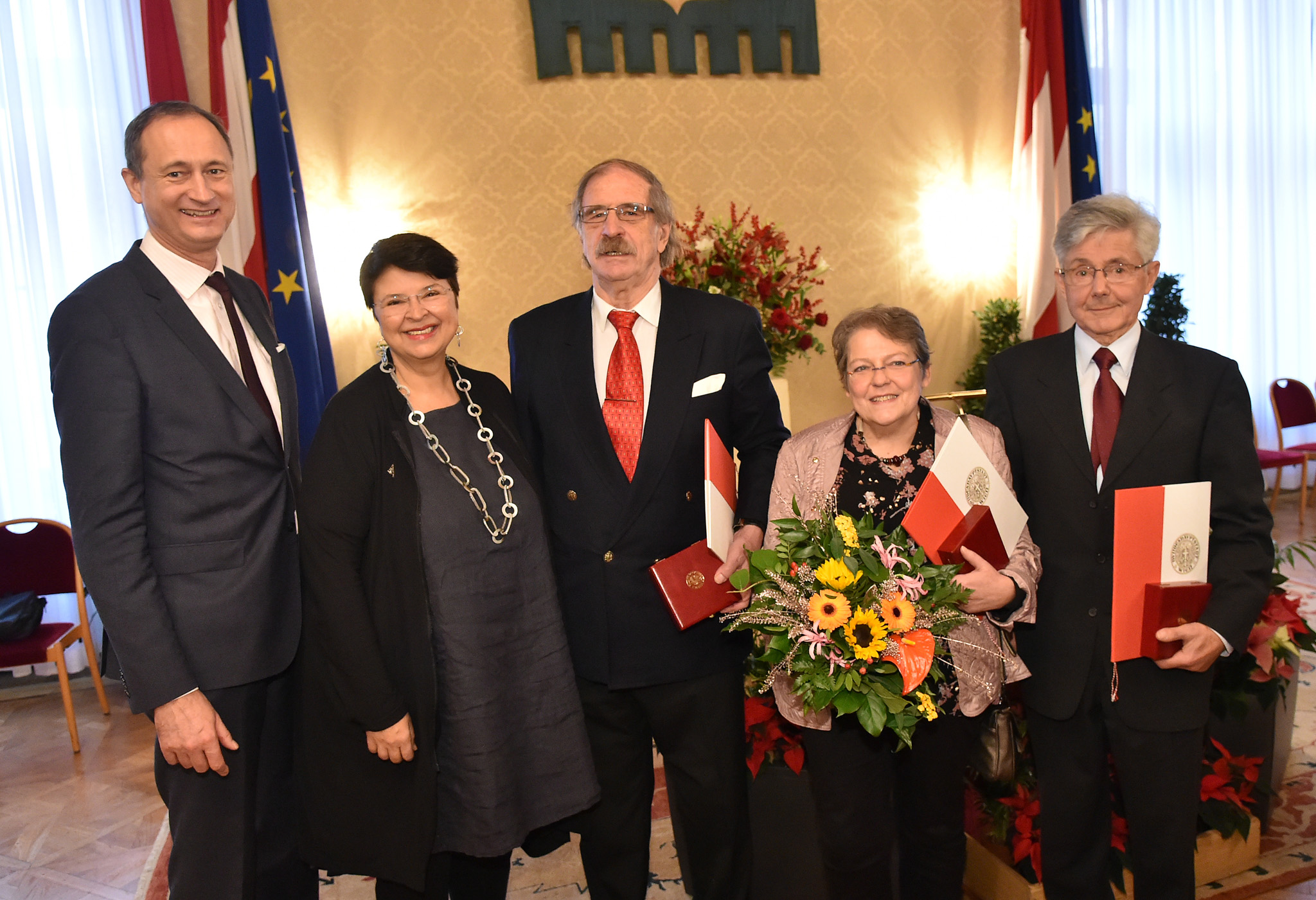 . Onori il signor Schweizer il signor Zucha e il signor NeugebauerMaresch .