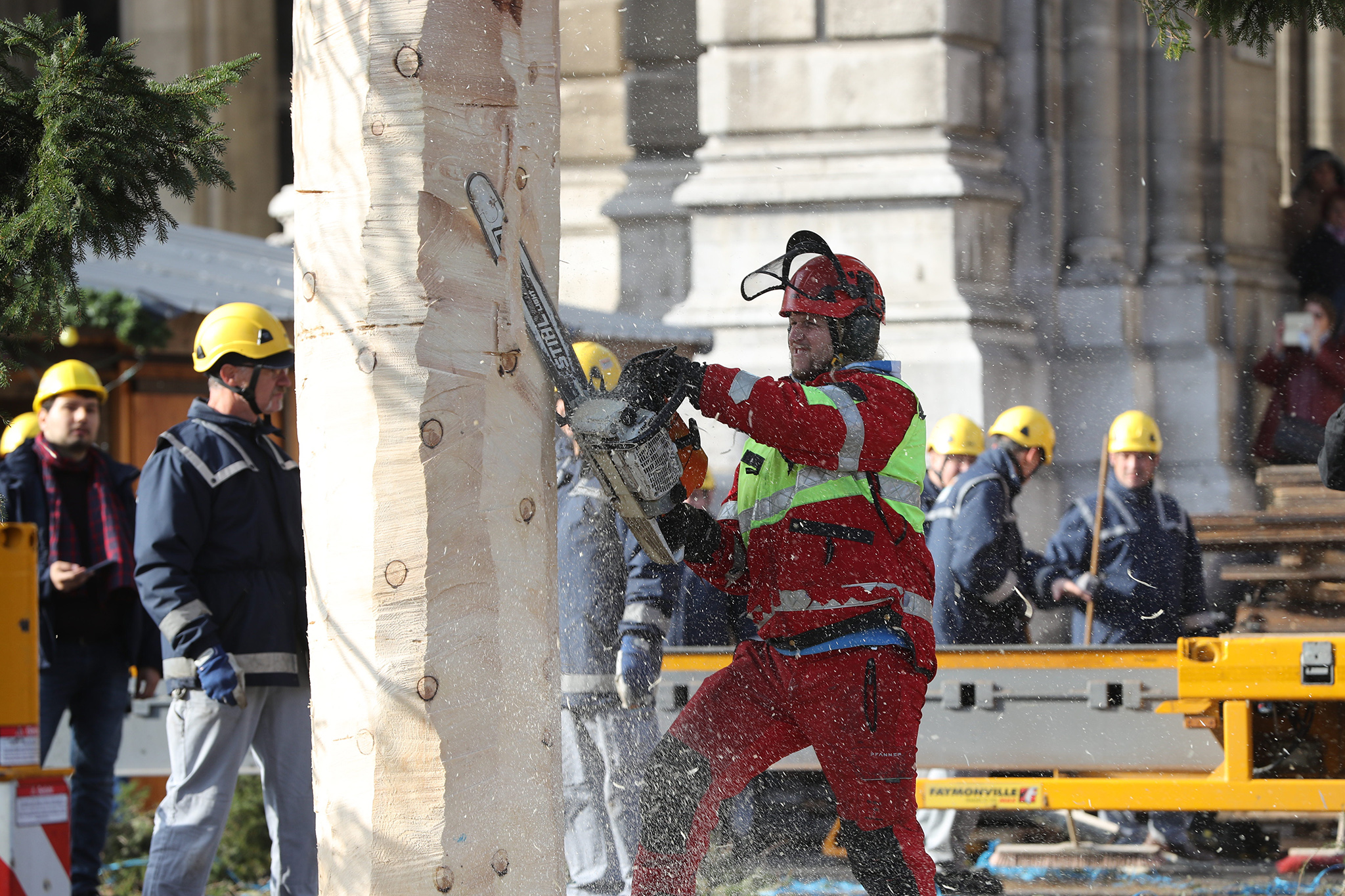 . Albero di Natale in piazza del Municipio .