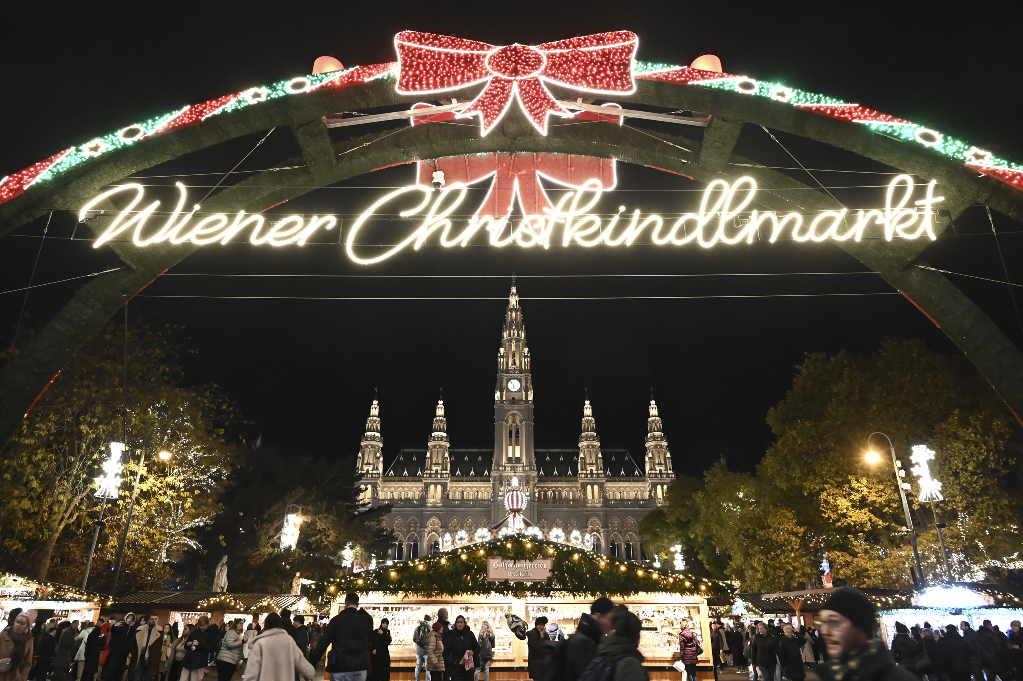 . Il sindaco Ludwig ha aperto il mercatino di Natale di Vienna.