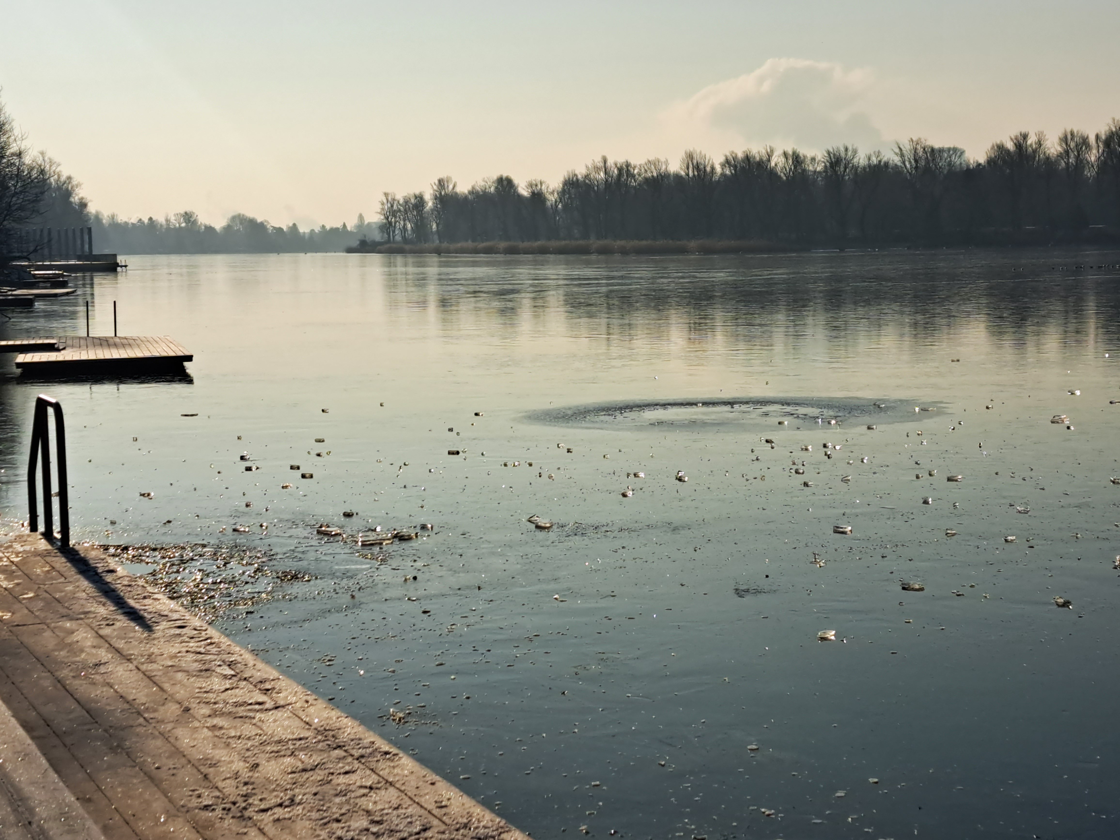 . La città di Vienna avverte che pattinare sul ghiaccio nelle acque naturali è pericoloso per la vita .