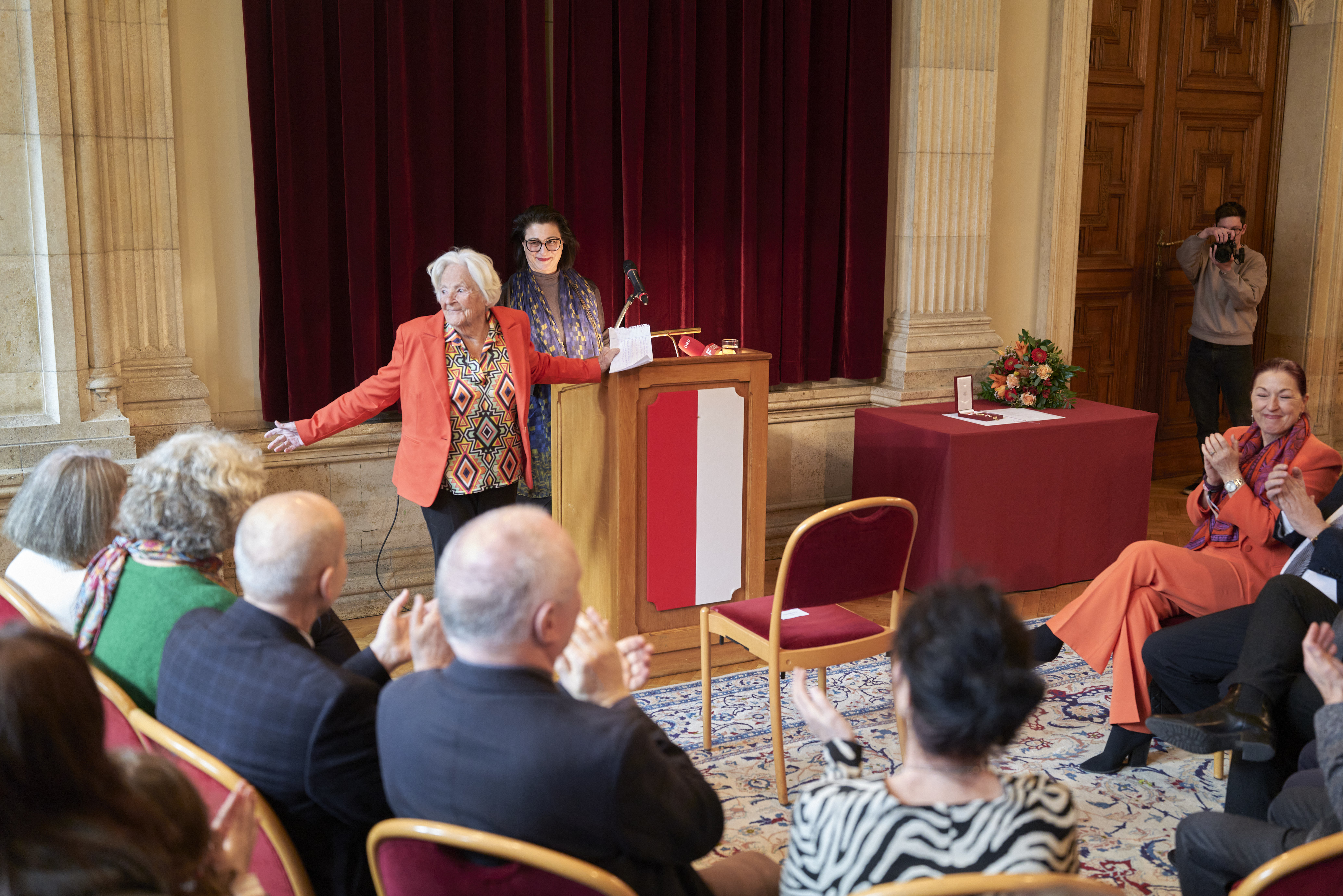 . I segni di guadagni della dottssa Lucia HeilmanGolden nello stato di Vienna .