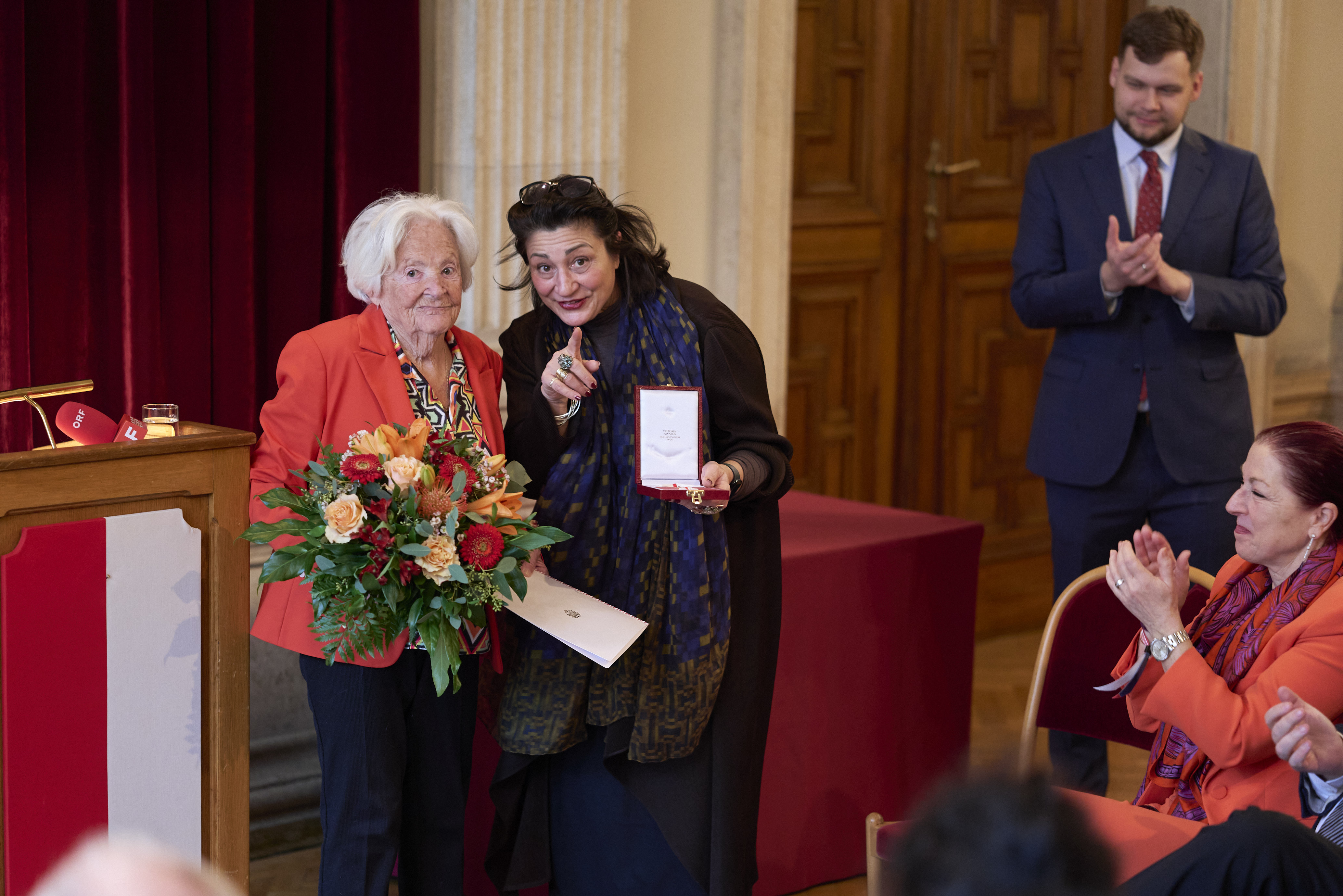 . I segni di guadagni della dottssa Lucia HeilmanGolden nello stato di Vienna .