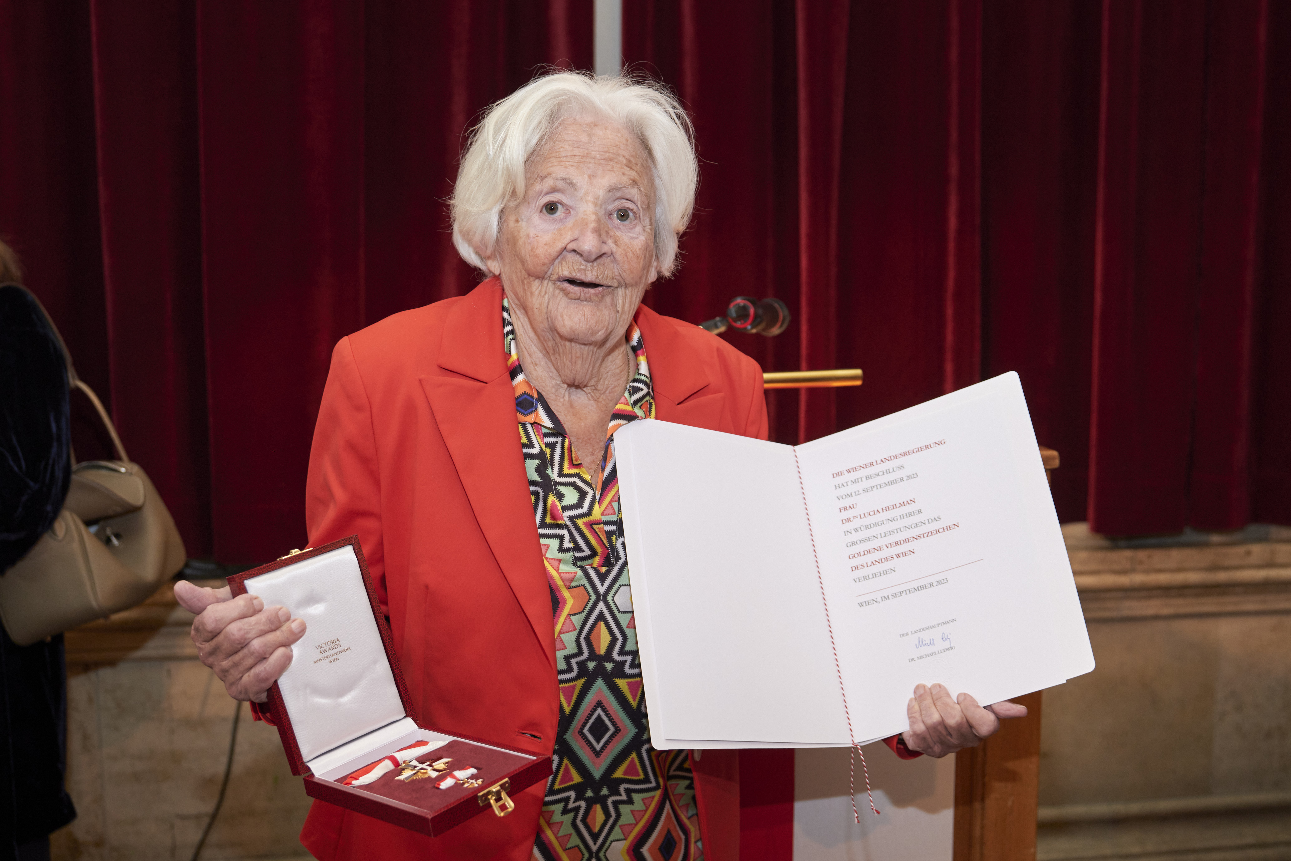 . I segni di guadagni della dottssa Lucia HeilmanGolden nello stato di Vienna .