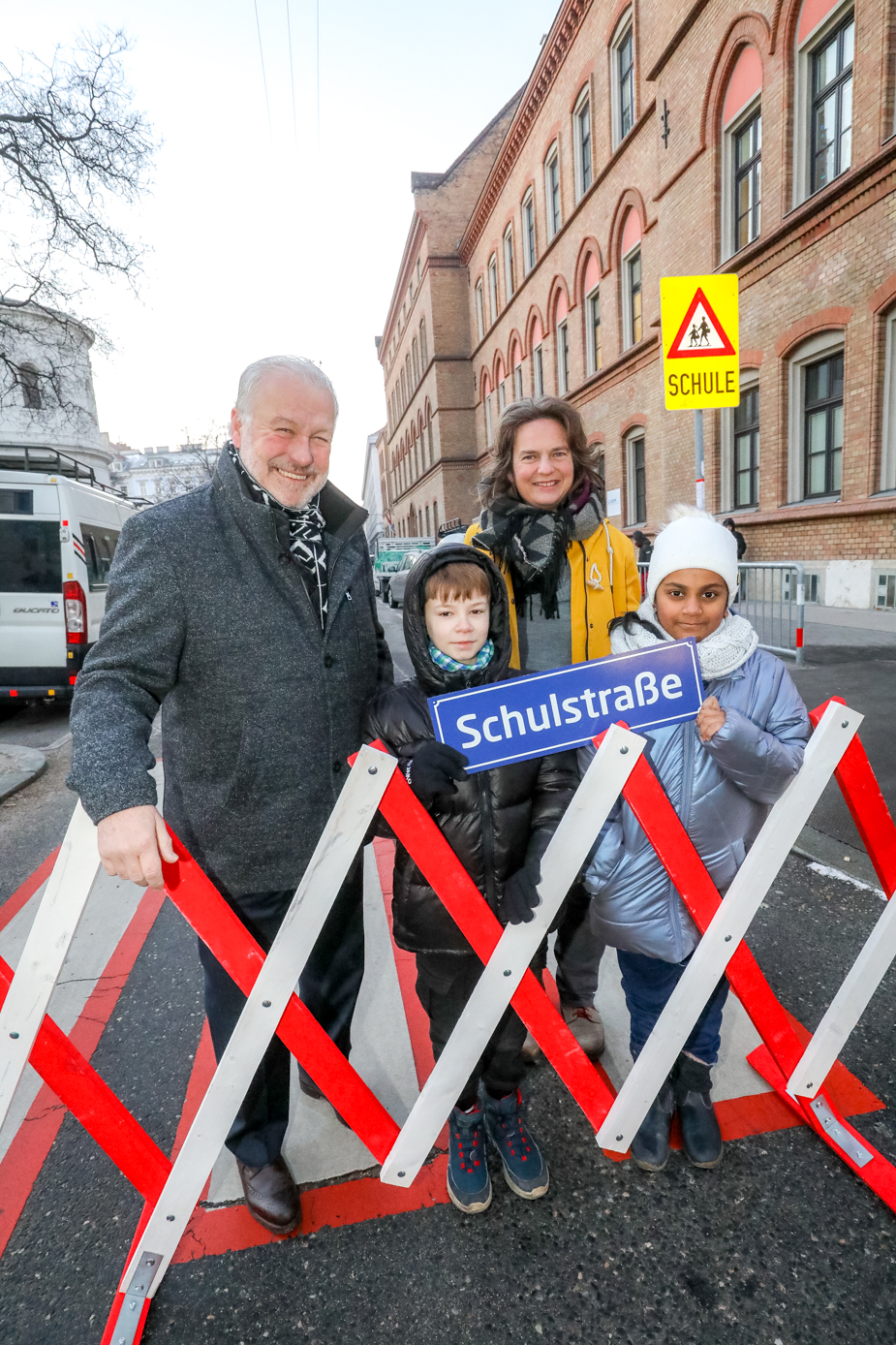 . I preferiti La 10 Schulstrasse di Vienna iniziava davanti alla scuola elementare in Keplerplatz .