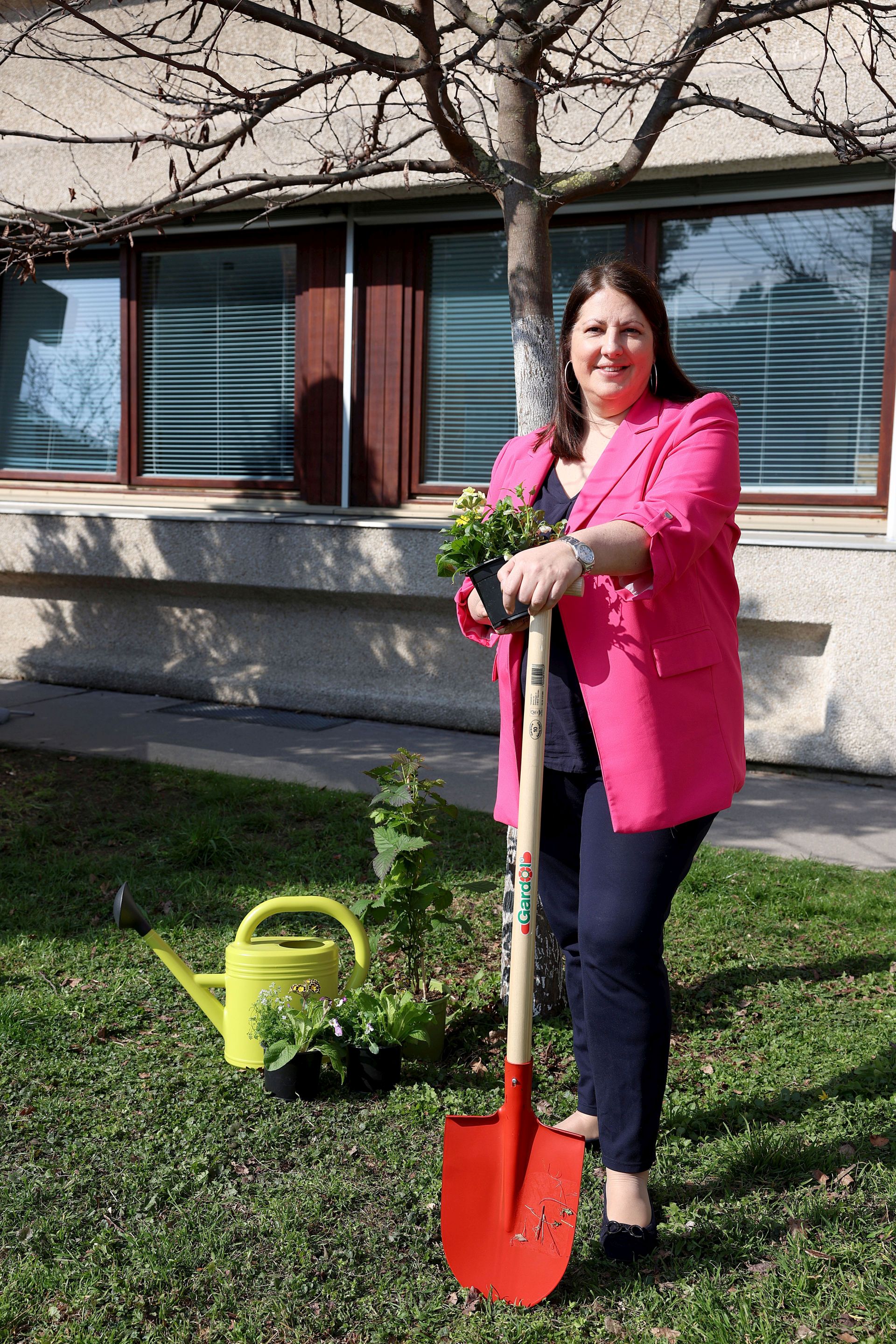 . Il viceMayor Kathrin Gaál Laedt Un giardino all'angolo inizia nella nuova stagione GraetzlExpert dà consigli gratuiti per il giardino .