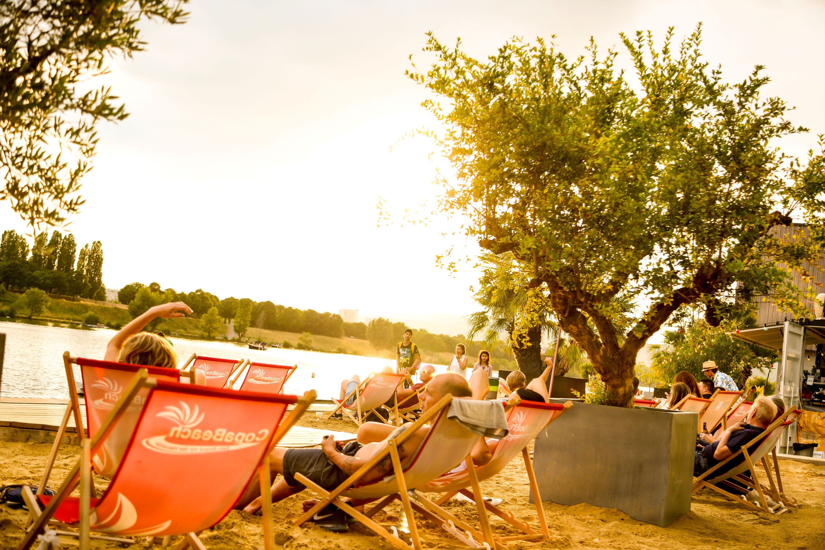 . Estate in città Le acque naturali di Vienna garantiscono il massimo divertimento in piscina e la sensazione di vacanza gratuitamente .