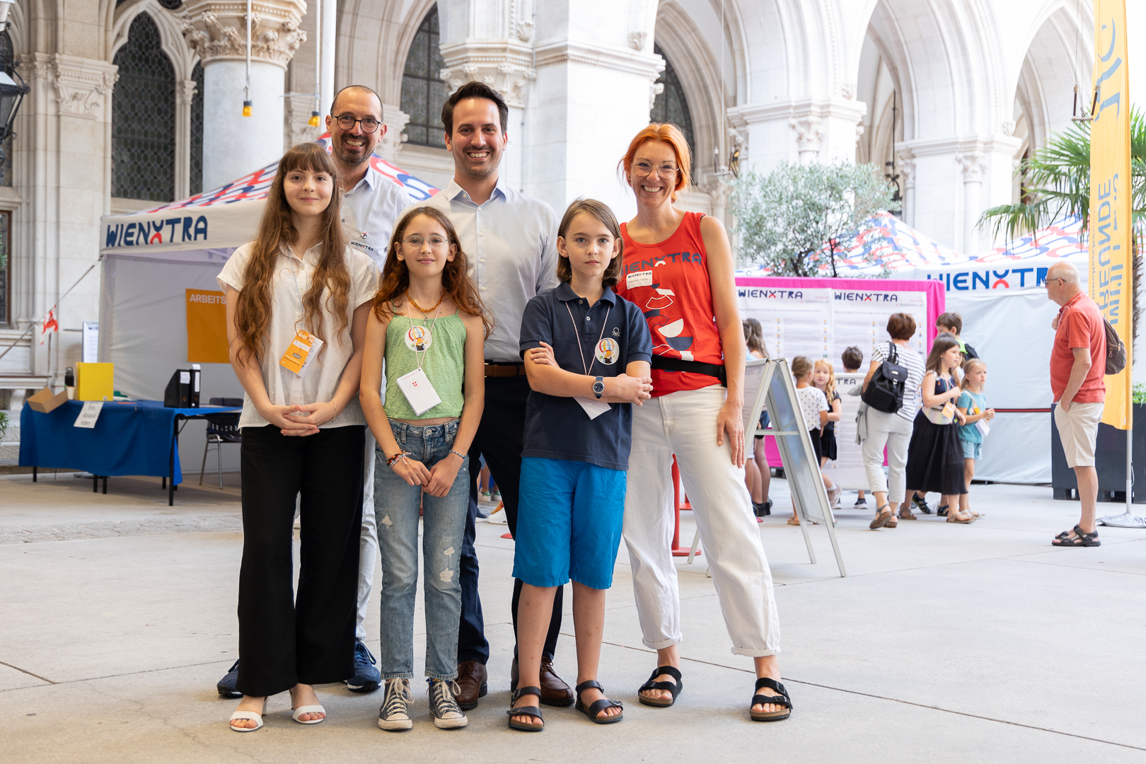 . Il vice vice sindaco Buer restituisce la popolare città per bambini nel Rathaus .