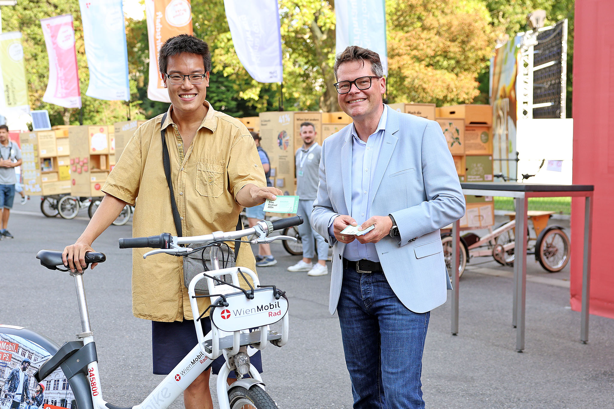 . Wiener Klima Tour è al Film Festival alla stazione di Rathausplatz .