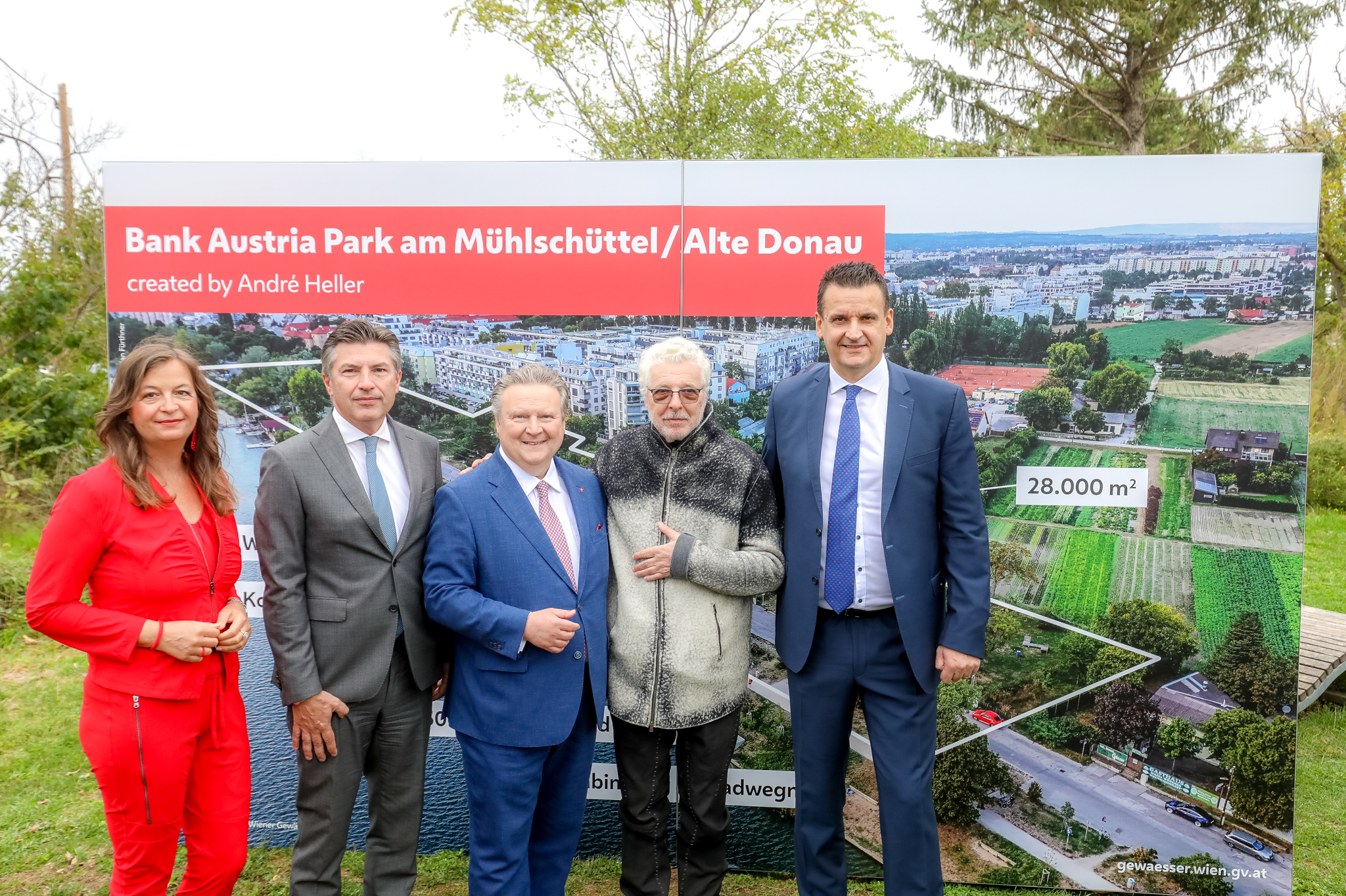 . Vienna sta ottenendo una nuova natura e un'oasi d'arte come parco pubblico sul vecchio Danubio pianificato e supervisionato da André Heller .