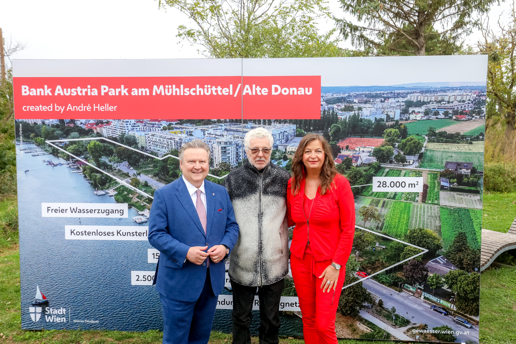 . Vienna sta ottenendo una nuova natura e un'oasi d'arte come parco pubblico sul vecchio Danubio pianificato e supervisionato da André Heller .