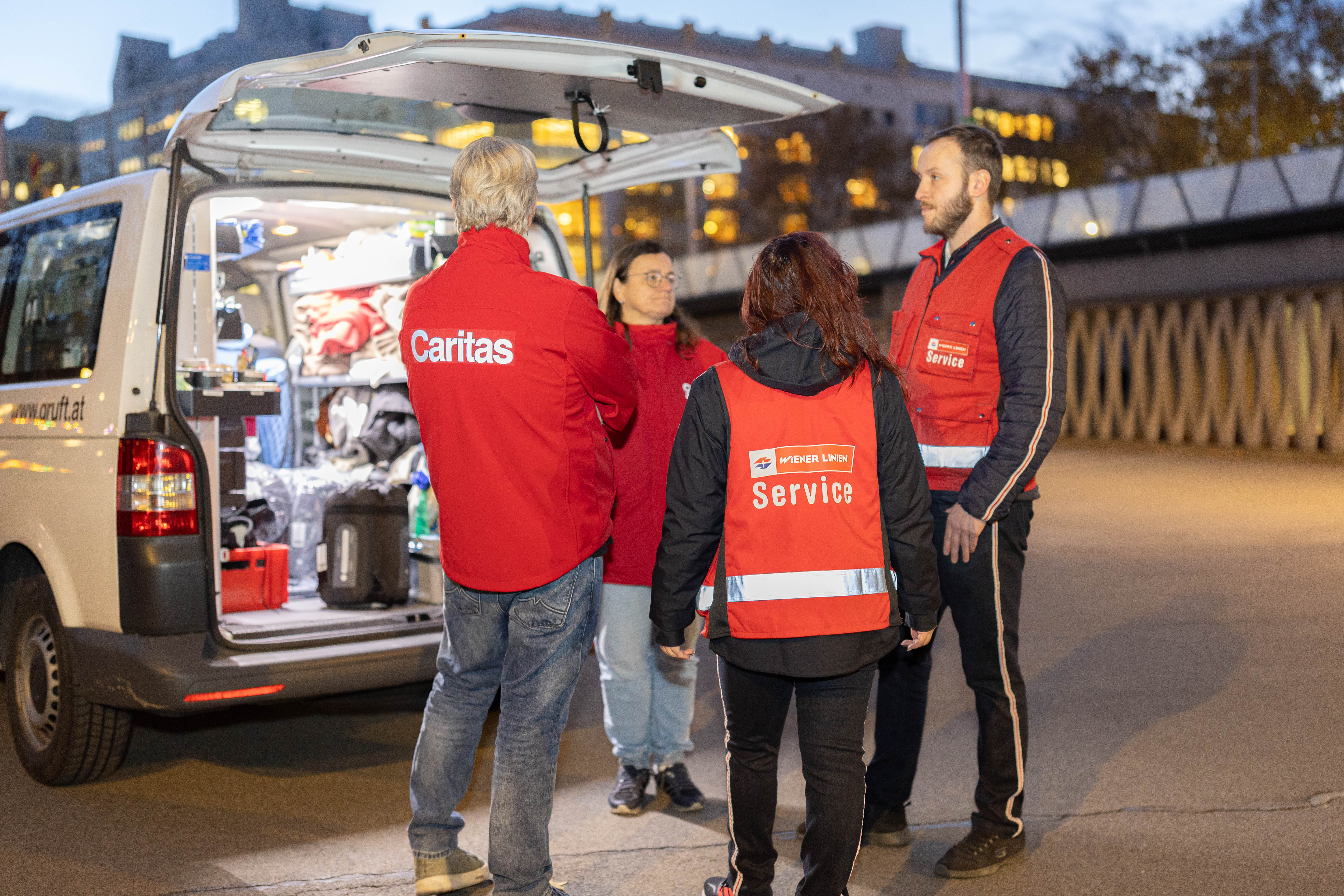 . Insieme durante i mesi freddi Wiener Linien e Caritas lavorano per i senzatetto .