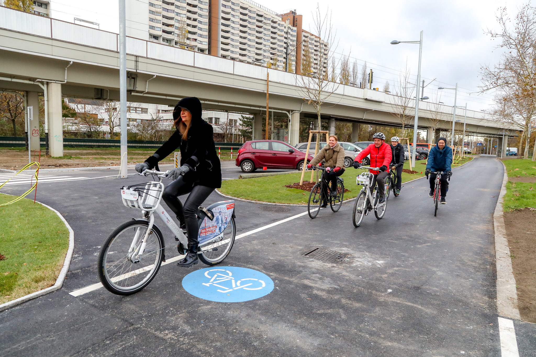 . Pista ciclabile a doppio senso Sima Bischof PipalLeixner Wohnparkstrasse – completata l'importante chiusura del varco a Liesing .