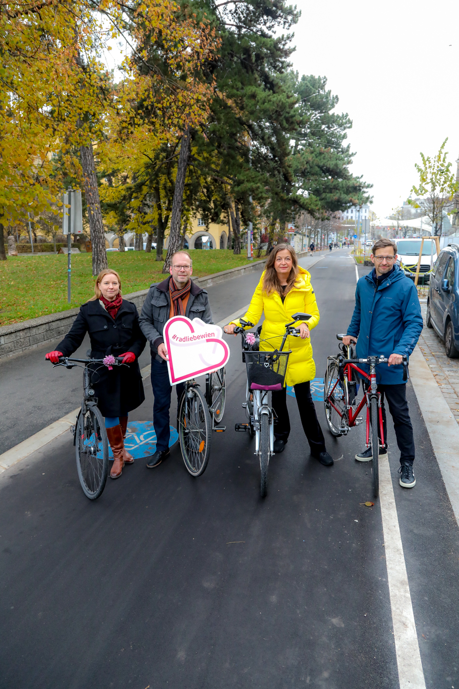 . SIMA BAURECHT PIPALLEIXNER HUETTELDORFER STRASSENOVENEW 1 2 km percorso di ciclo a due direzione pronto per la guida .