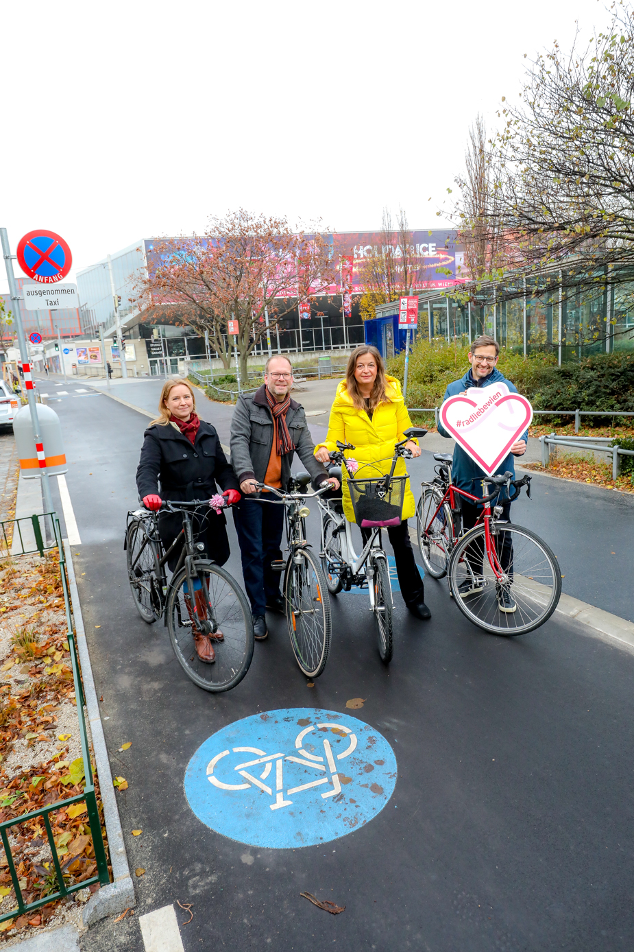 . SIMA BAURECHT PIPALLEIXNER HUETTELDORFER STRASSENOVENEW 1 2 km percorso di ciclo a due direzione pronto per la guida .