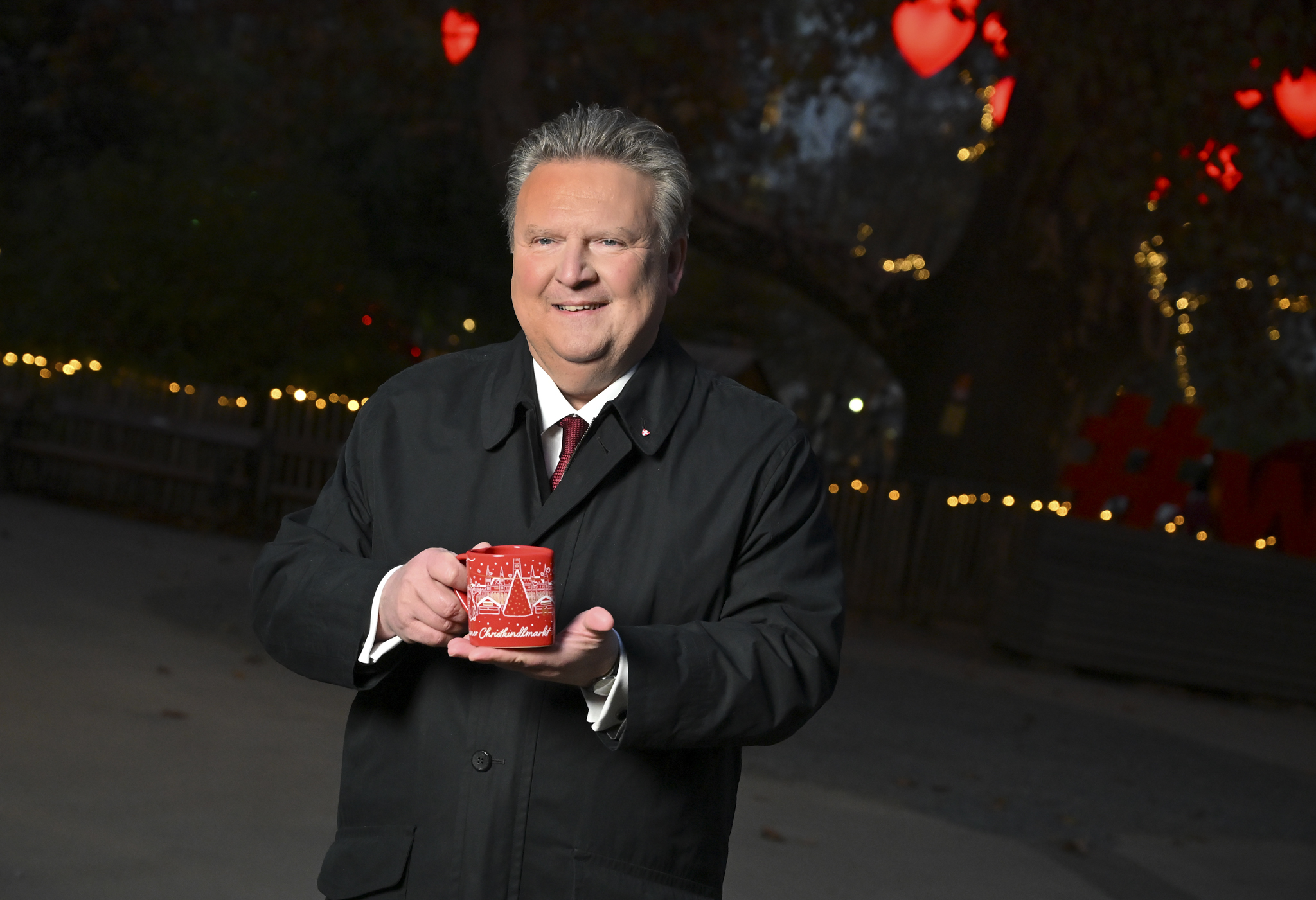 . Il sindaco Ludwig presenta attrazioni al Vienna Christkindlmarkt .