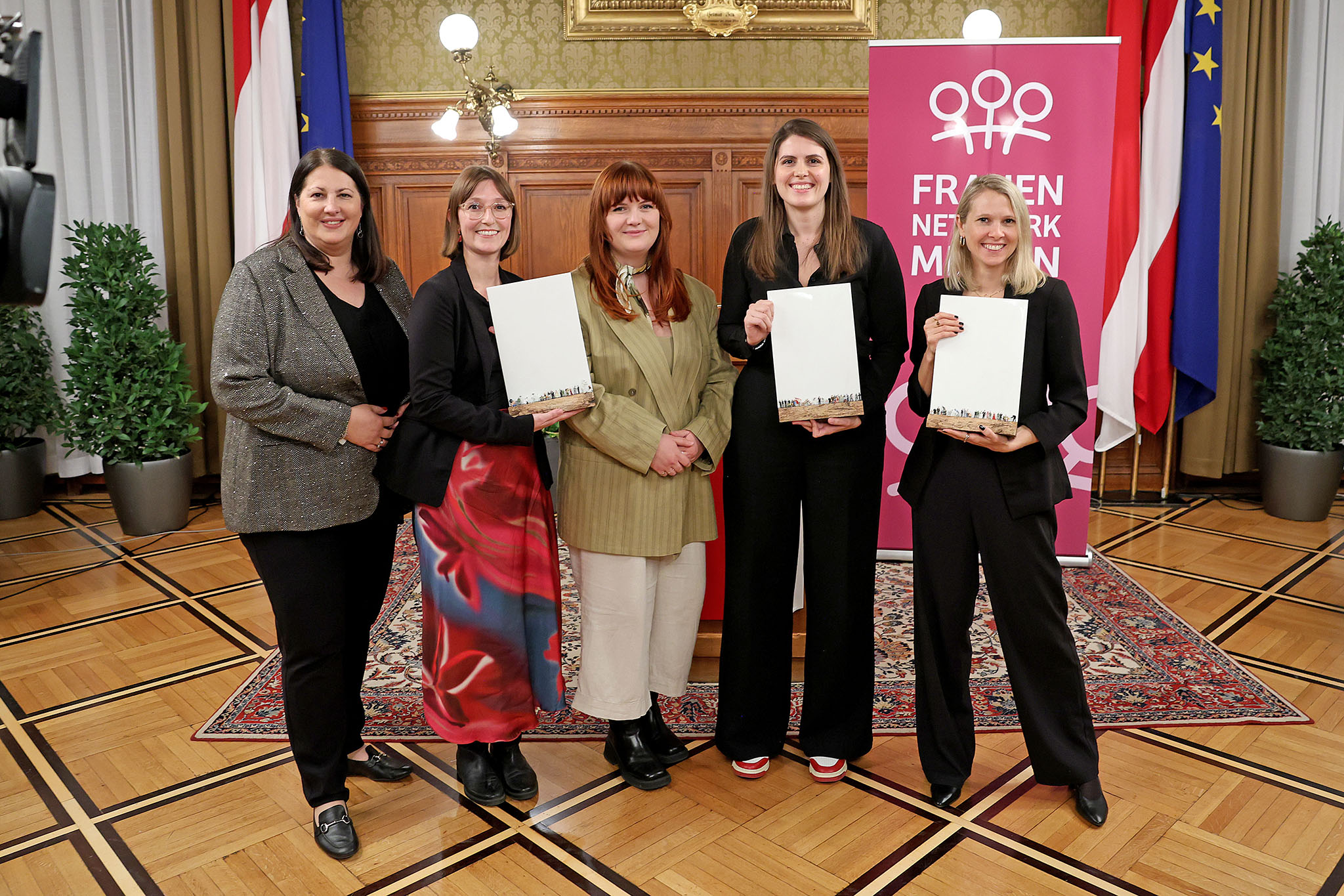 Outstanding female journalists honored in the town hall