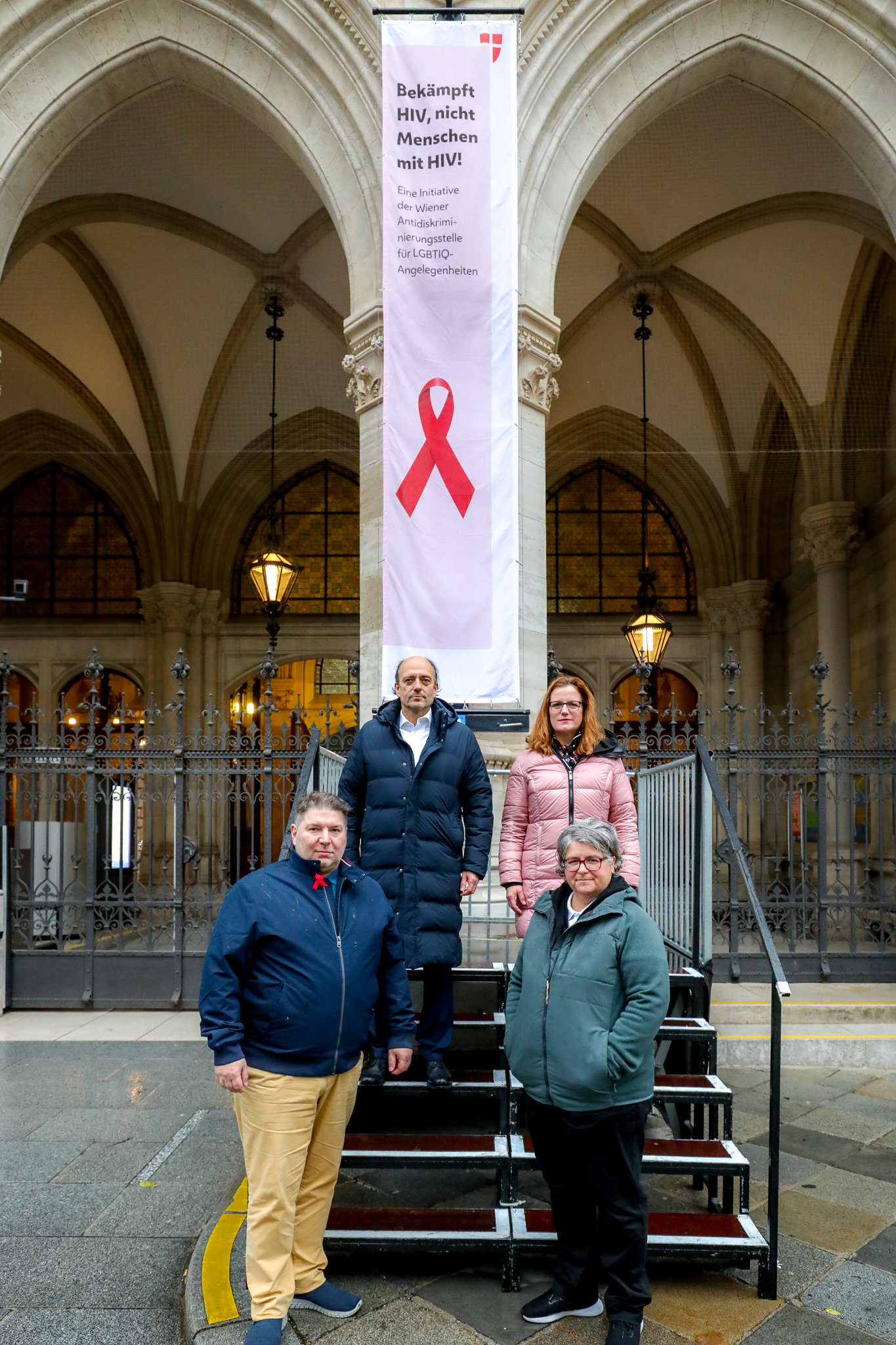 . Ribbon rossotag al mondo al municipio di Vienna .