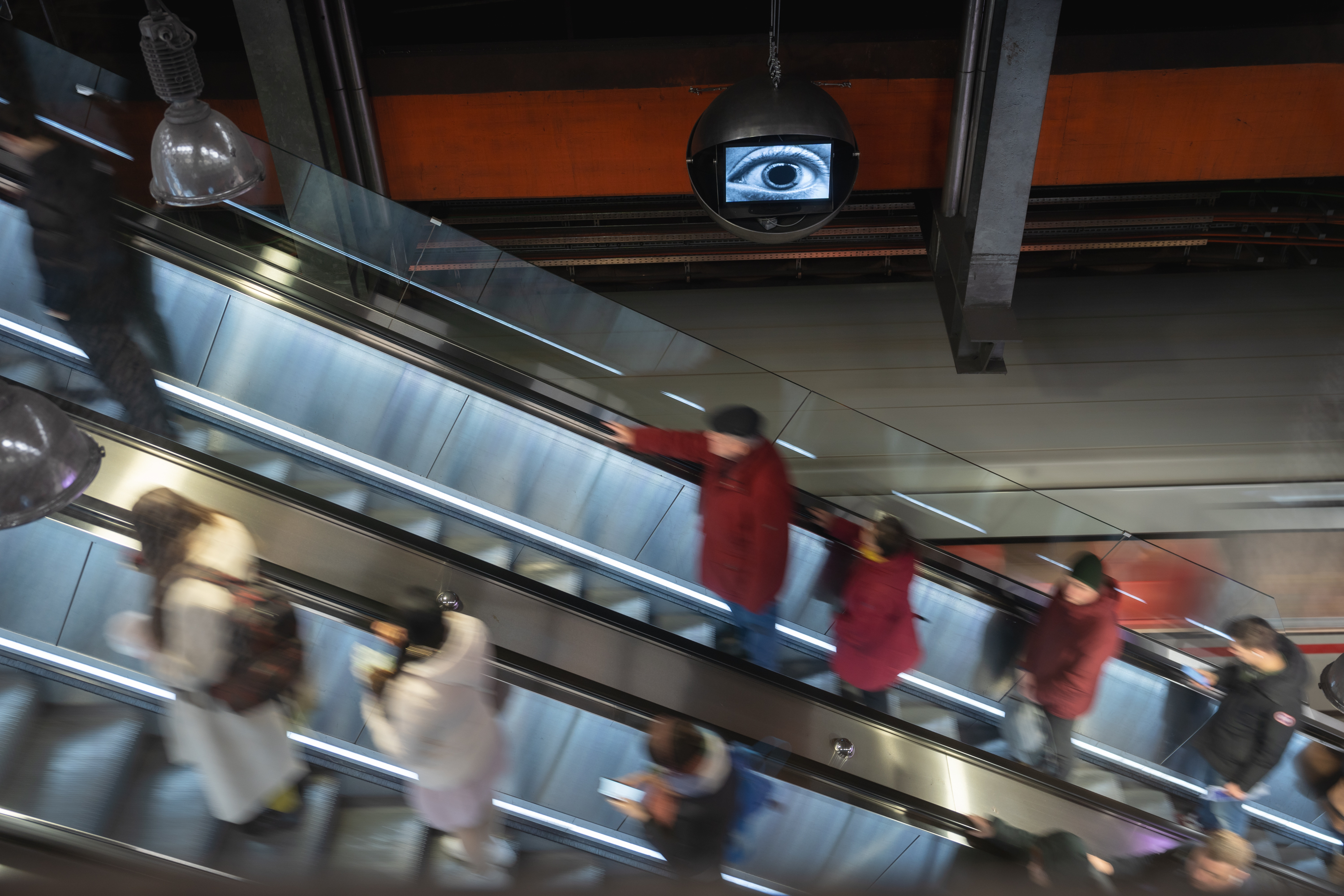 . Gli occhi sono arrivati ​​a Vienna a Vienna .