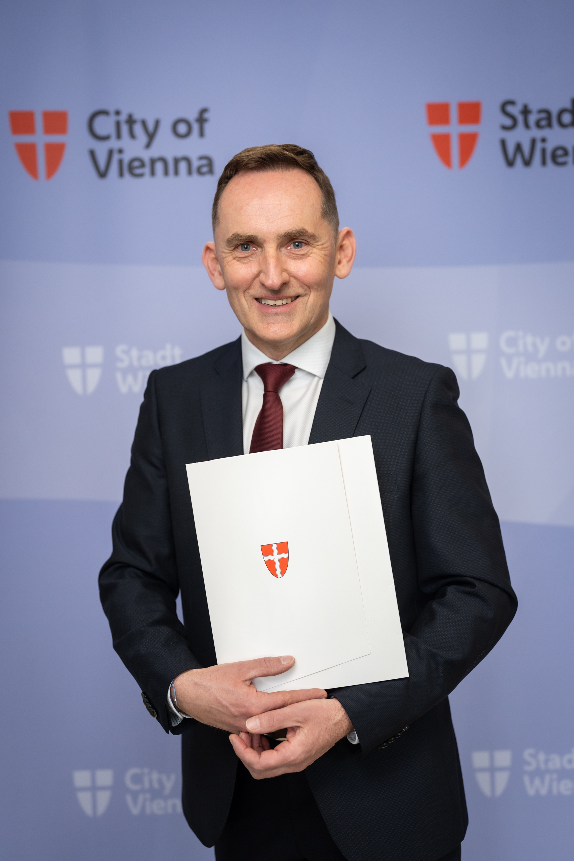 . City of Vienna Wolfgang Stritsn Leads Department per Bruecke e Basic Construction .