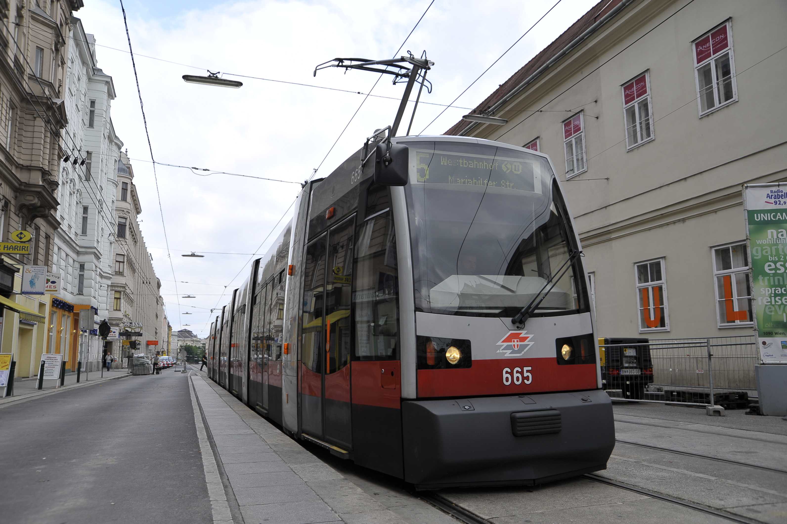 . Tram linea 5 Spitalgasse .