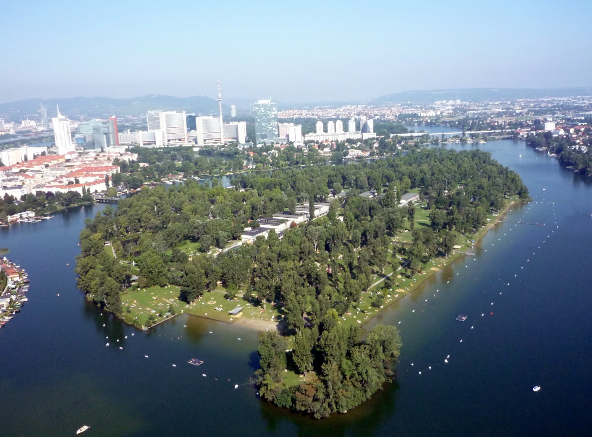 . Anticipato l'inizio della stagione balneare 2013 .