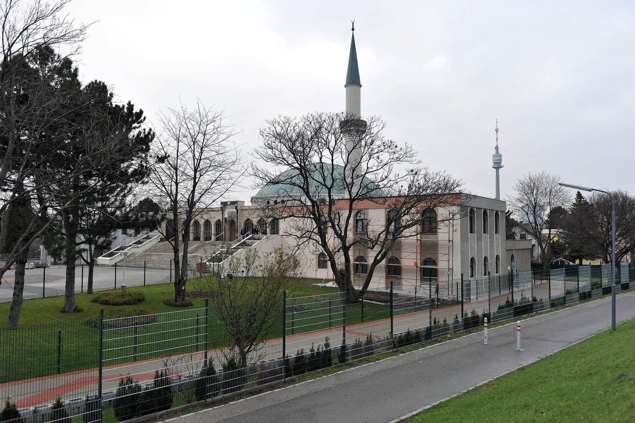 . La grande moschea di Floridsdorf è stata riaperta dopo la ristrutturazione .