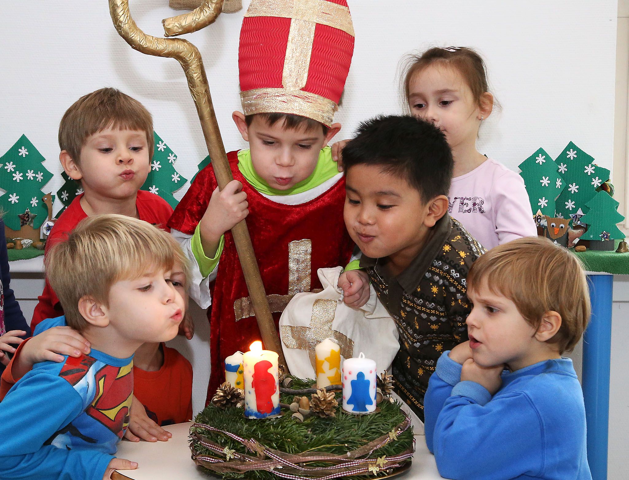 . Oggi festa di San Nicola negli asili viennesi .