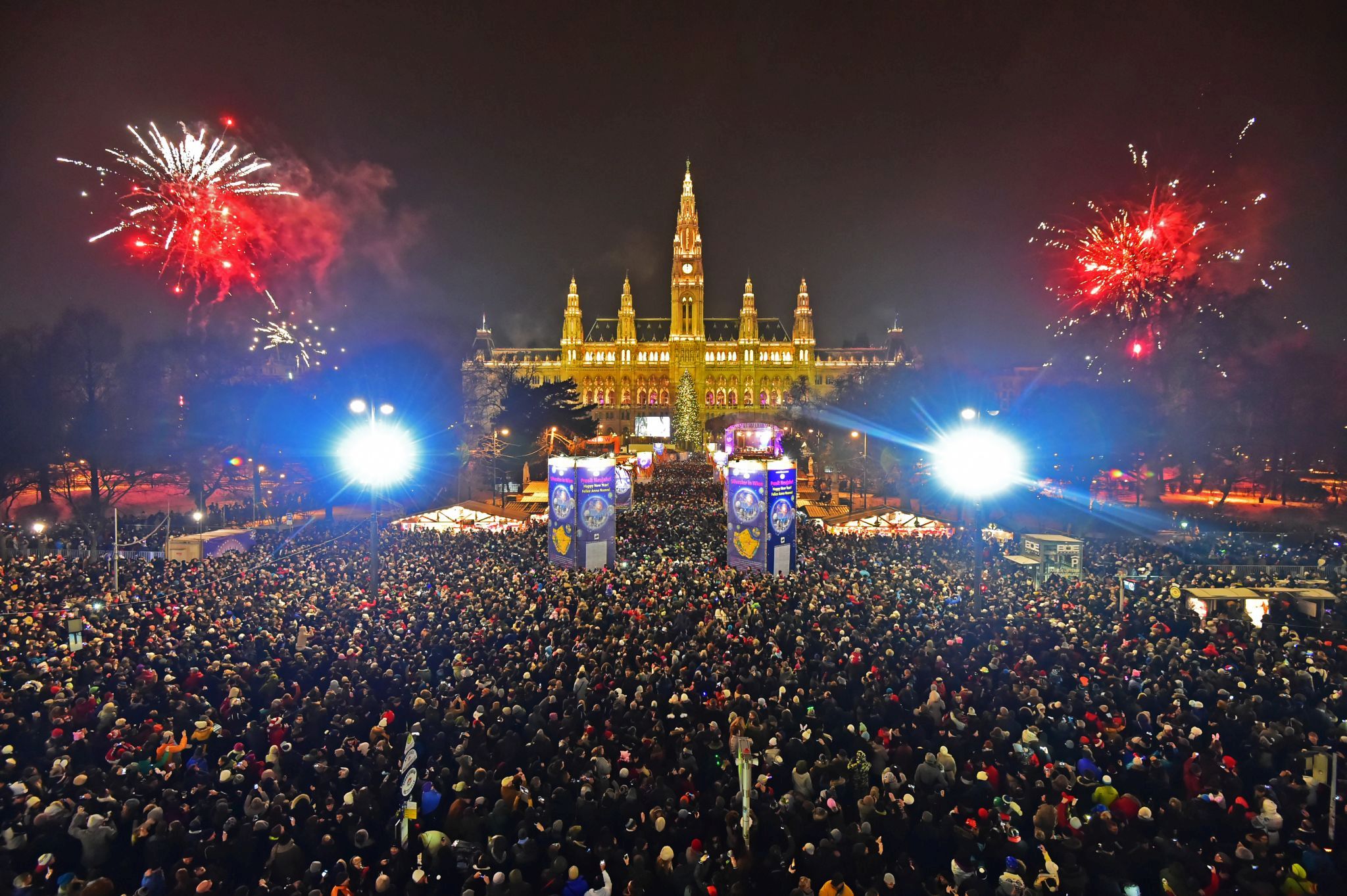 . Il 26° percorso di Capodanno viennese vi invita a tentare il record mondiale per il più grande spettacolo pirotecnico digitale con cellulare .